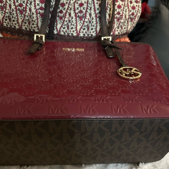 Michael Kors Jet Set Medium Mulberry Patent Leather Front Zip Chain Tote Bag Ha… - Picture 3 of 5